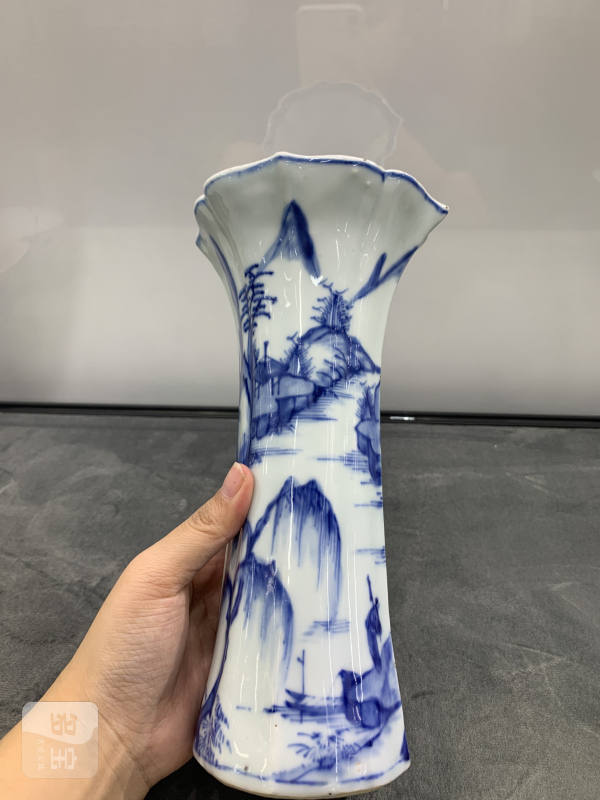 清康熙青花山水楼阁纹海棠形花觚 - 图5